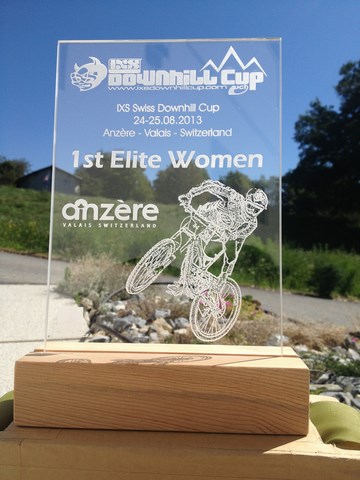 Trophées personnalisée en bois et acrylique